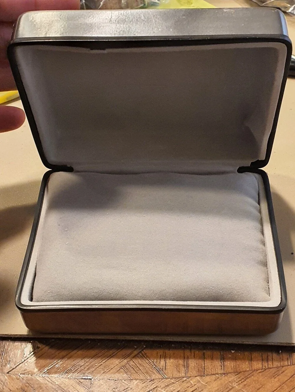 10/$20 Y2K Silver/Black Watch Case w/Pillow